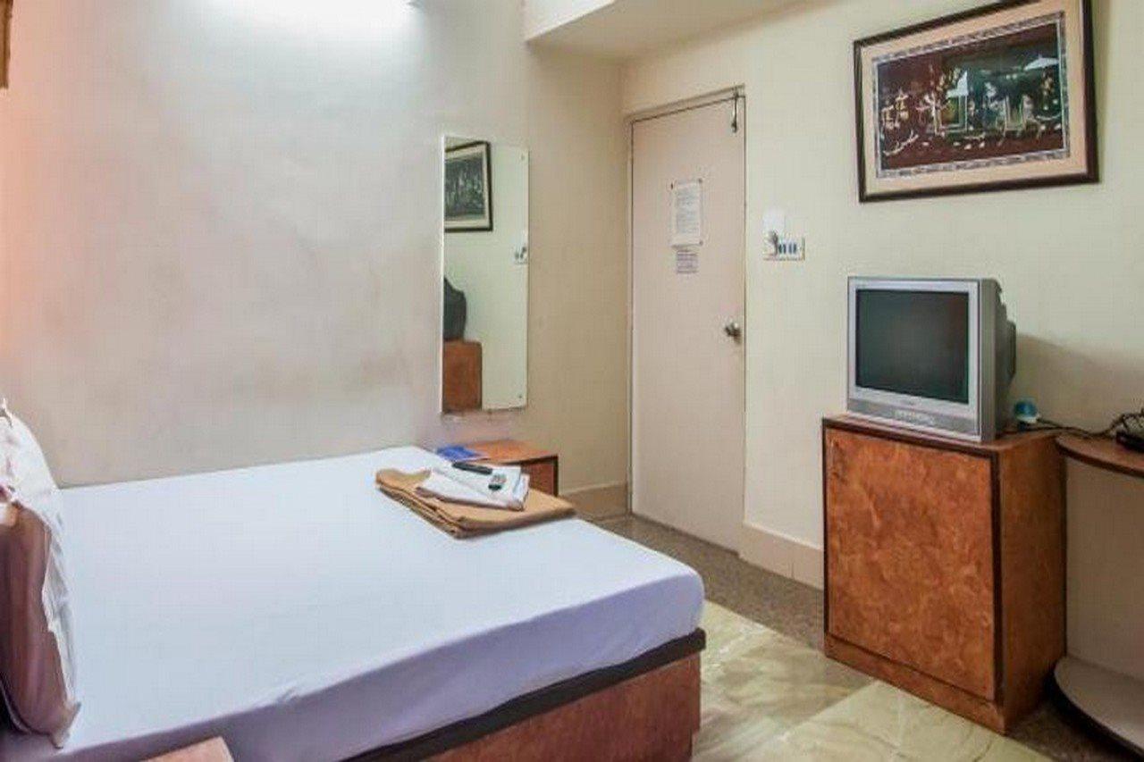 Hotel Suriya International Ченай Екстериор снимка