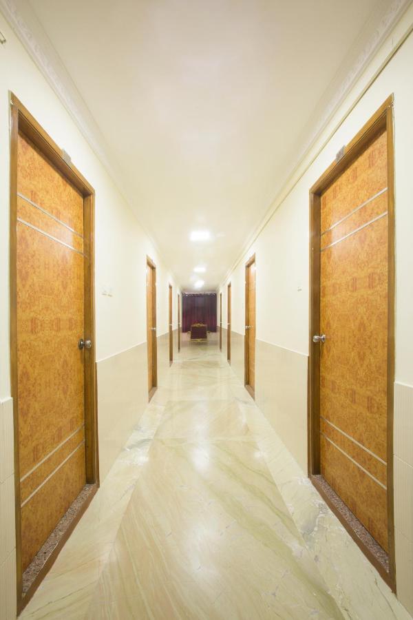 Hotel Suriya International Ченай Екстериор снимка
